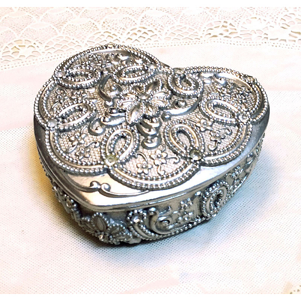 PandaHall Heart Shaped Resin Jewelry Storage Boxes, 3D Flower Case for Earrings, Rings, Bracelets Storage, with Rhinestone, Gray...
PandaHall Heart Shaped Resin Jewelry Storage Boxes, 3D Flower Case for Earrings, Rings, Bracelets Storage, with Rhinestone, Gray...