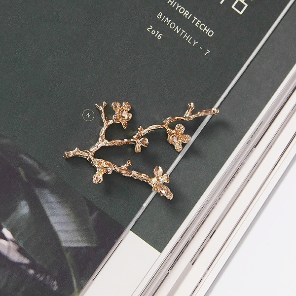 PandaHall Alloy Cabochons, Hair Accessories, Flower Branch, Light Gold, 57x40mm Alloy Flower
PandaHall Alloy Cabochons, Hair Accessories, Flower Branch, Light Gold, 57x40mm Alloy Flower
