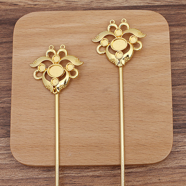 PandaHall Lotus Alloy Hair Sticks Findings, Cabochons Settings, with Iron Sticks and Loop, Golden, 120x35mm, Tray: 7x9mm Alloy Flower
PandaHall Lotus Alloy Hair Sticks Findings, Cabochons Settings, with Iron Sticks and Loop, Golden, 120x35mm, Tray: 7x9mm Alloy Flower