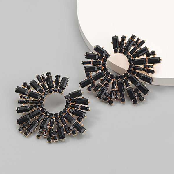 PandaHall Shiny Rhinestone Irregular Statement Stud Earrings, Sun Shape Alloy Earrings for Women, Jet, 58x68mm Rhinestone Sun Black
PandaHall Shiny Rhinestone Irregular Statement Stud Earrings, Sun Shape Alloy Earrings for Women, Jet, 58x68mm Rhinestone Sun Black