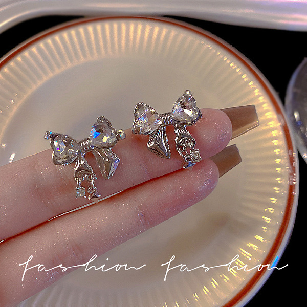 PandaHall Vintage Bowknot Stainless Steel Crystal Rhinestone Stud Earrings for Women Stainless Steel
PandaHall Vintage Bowknot Stainless Steel Crystal Rhinestone Stud Earrings for Women Stainless Steel