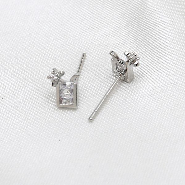 PandaHall Brass Micro Pave Clear Cubic Zirconia Drink Head Pins, for Baroque Pearl Making, Platinum, 15x6mm Brass
PandaHall Brass Micro Pave Clear Cubic Zirconia Drink Head Pins, for Baroque Pearl Making, Platinum, 15x6mm Brass