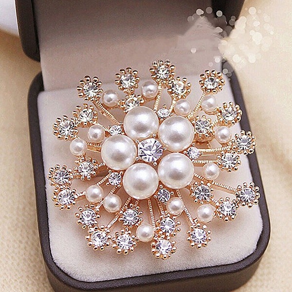 PandaHall Flower Alloy Rhinestone Brooches for Women, Golden, 45x45mm Alloy+Rhinestone Flower
PandaHall Flower Alloy Rhinestone Brooches for Women, Golden, 45x45mm Alloy+Rhinestone Flower