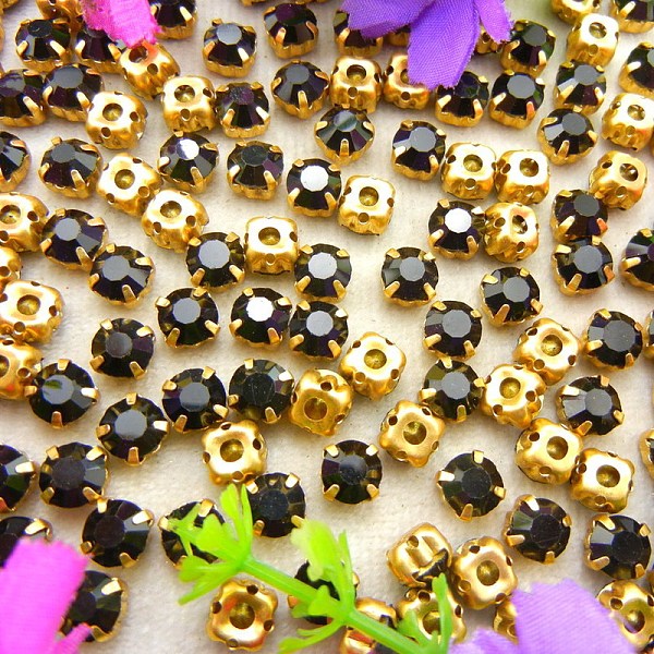 PandaHall Flat Round Sew on Rhinestone, Glass Crystal Rhinestone, Multi-Strand Links, with Brass Prong Setting, Jet, 3mm, about..., Black
PandaHall Flat Round Sew on Rhinestone, Glass Crystal Rhinestone, Multi-Strand Links, with Brass Prong Setting, Jet, 3mm, about..., Black