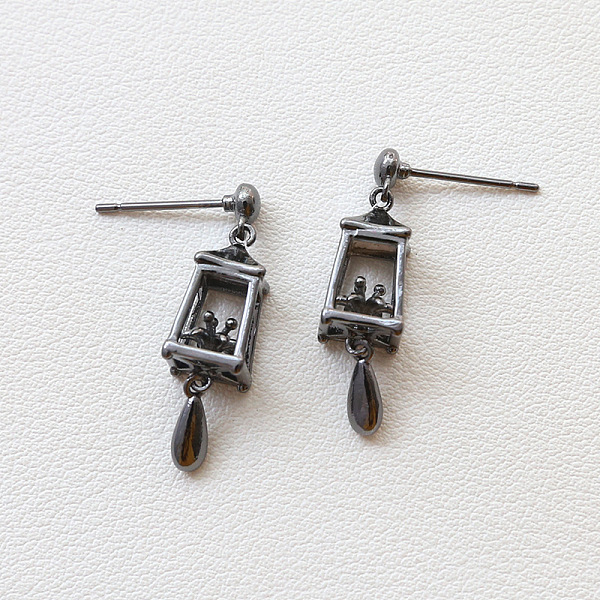 PandaHall Brass Lantern Dangle Stud Earrings for Women, Gunmetal, 27x7mm Brass Lantern
PandaHall Brass Lantern Dangle Stud Earrings for Women, Gunmetal, 27x7mm Brass Lantern