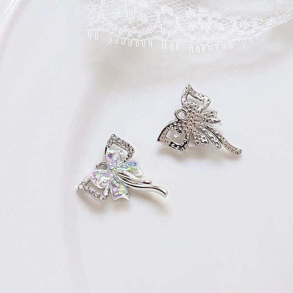 PandaHall Alloy Cubic Zirconia Pendants, with Resin, Platinum, Bowknot, 19x16mm Alloy+Cubic Zirconia Bowknot Clear
PandaHall Alloy Cubic Zirconia Pendants, with Resin, Platinum, Bowknot, 19x16mm Alloy+Cubic Zirconia Bowknot Clear