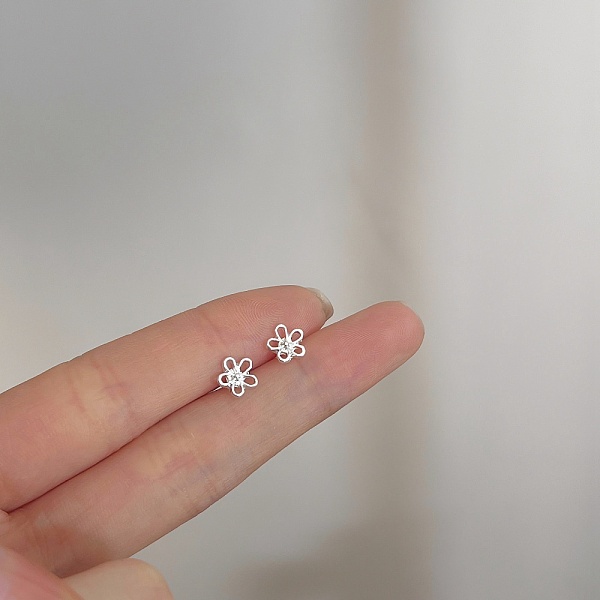 PandaHall Alloy Earrings for Women, with 925 Sterling Silver Pin, Flower, 10mm Alloy Flower
PandaHall Alloy Earrings for Women, with 925 Sterling Silver Pin, Flower, 10mm Alloy Flower