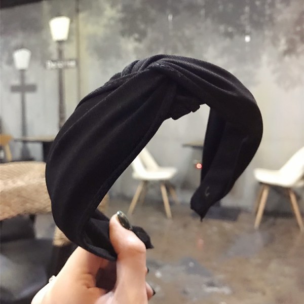 PandaHall Retro Wide Twist Cloth Hair Bands, Hair Accessories for Women, Black, 155~160x32~35x15mm Cloth Black
PandaHall Retro Wide Twist Cloth Hair Bands, Hair Accessories for Women, Black, 155~160x32~35x15mm Cloth Black