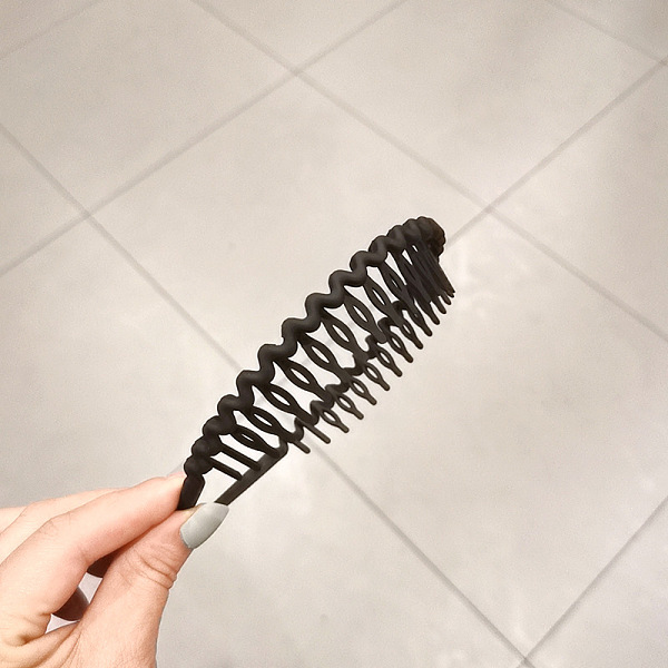 PandaHall Plastic Zig Zeg Shark Tooth Hair Bands, Wide Hair Accessories for Women, Black, 120mm Plastic Black
PandaHall Plastic Zig Zeg Shark Tooth Hair Bands, Wide Hair Accessories for Women, Black, 120mm Plastic Black
