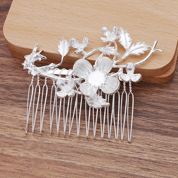 PandaHall Iron Hair Comb Cabochon Settings, with Alloy Flower, Silver, 62x77x10mm Iron
PandaHall Iron Hair Comb Cabochon Settings, with Alloy Flower, Silver, 62x77x10mm Iron