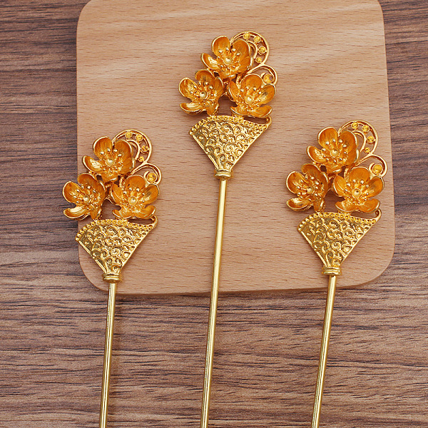 PandaHall Iron Hair Stick Findings, with Alloy Cabochons Setting, Plum Blossom, Golden, Tray: 2mm and 3mm, 165x31x7.5mm Iron
PandaHall Iron Hair Stick Findings, with Alloy Cabochons Setting, Plum Blossom, Golden, Tray: 2mm and 3mm, 165x31x7.5mm Iron