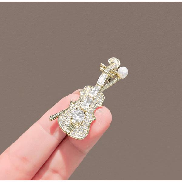 PandaHall Musical Instrument Alloy Rhinestone Brooch, Violin Vintage Brooch for Women, Golden, 43x20mm Alloy+Rhinestone Violin
PandaHall Musical Instrument Alloy Rhinestone Brooch, Violin Vintage Brooch for Women, Golden, 43x20mm Alloy+Rhinestone Violin