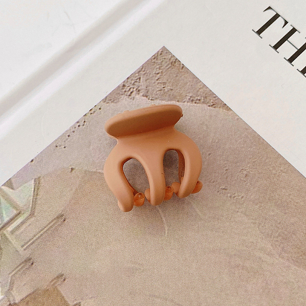 

PandaHall Acrylic Claw Hair Clips, Matte Style, Sandy Brown, 20~22x20~21x22~26mm Acrylic