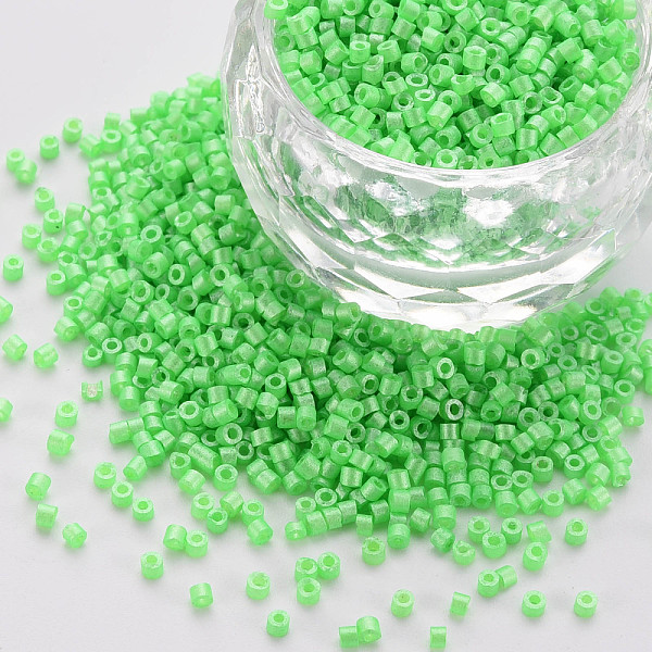 

PandaHall Fluorescent Color Glass Cylinder Beads, Seed Beads, Baking Paint, Round Hole, Spring Green, 1.5~2x1~2mm, Hole: 0.8mm, about...