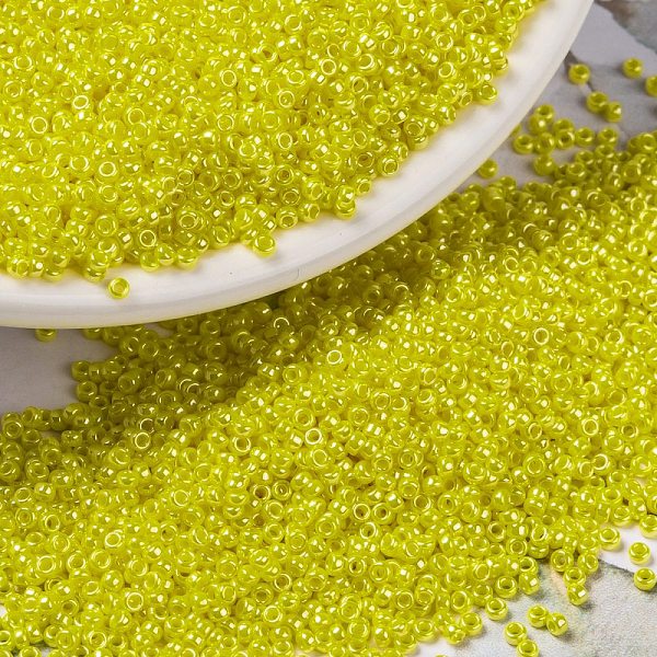 

PandaHall MIYUKI Round Rocailles Beads, Japanese Seed Beads, (RR422) Opaque Yellow Luster, 15/0, 1.5mm, Hole: 0.7mm, about 5555pcs/bottle...