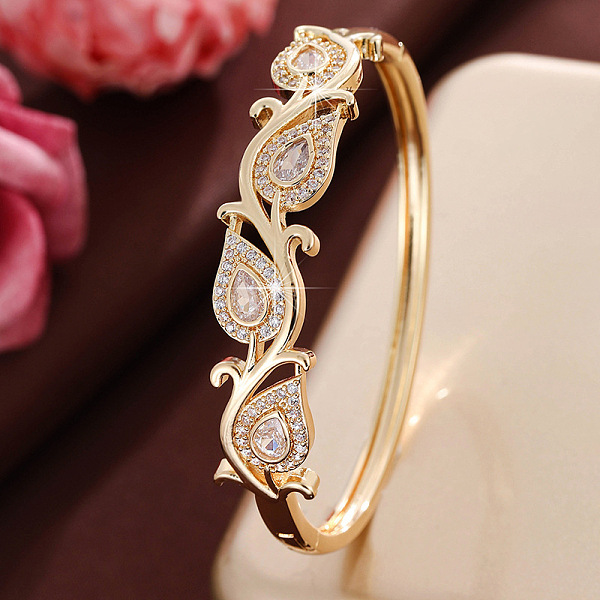 Bracelet manchette articulé en laiton pavé de zirconiums cubiques transparents en forme de feuille pour femme