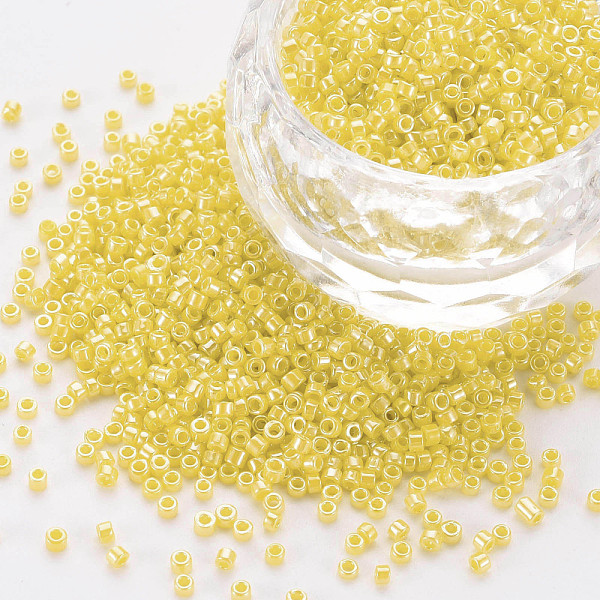 

PandaHall Glass Cylinder Beads, Seed Beads, Opaque Colours Luster, Round Hole, Yellow, 1.5~2x1~2mm, Hole: 0.8mm, about 8000pcs/bag, about...