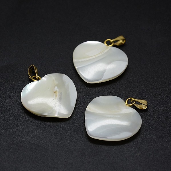 

PandaHall Shell Pendants, with Brass Findings, Heart, Golden, 21~22x20~22x3~5mm, Hole: 2x5mm Shell Heart