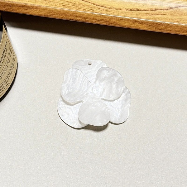 Pendentifs en acrylique en forme de fleur 3D