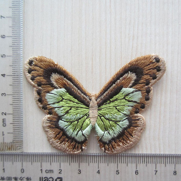 蝶の形のコンピューター刺繍布アイロン接着/縫い付けパッチ