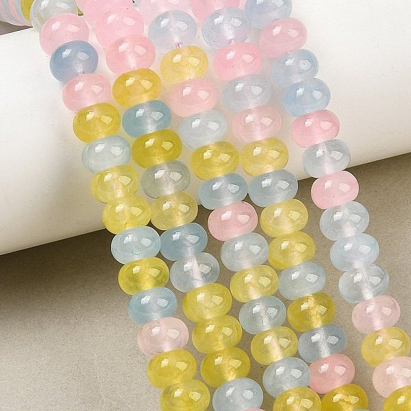 Naturels teints en blanc perles de jade brins