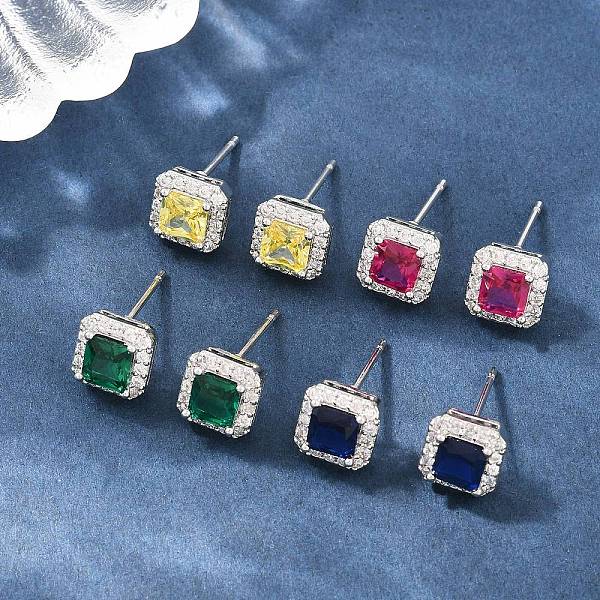 Aretes cuadrados de latón con micropavé de circonitas cúbicas