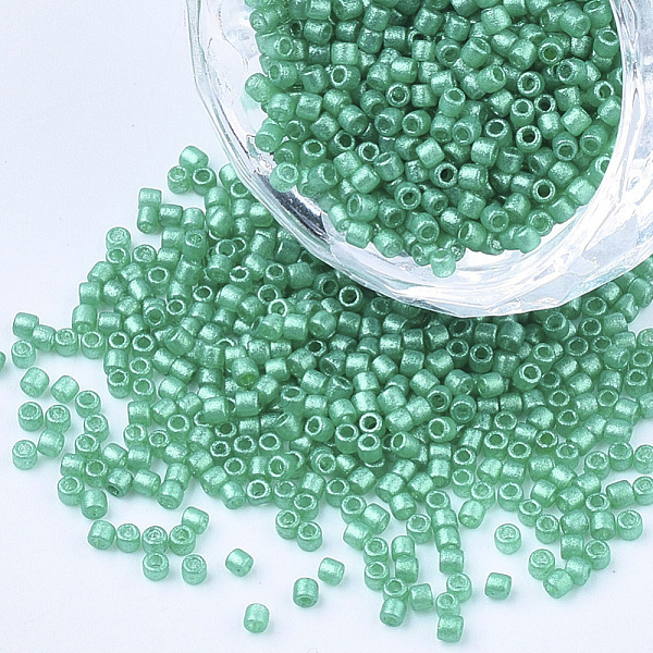 

PandaHall Pearlized Cylinder Seed Beads, Uniform Size, Sea Green, 1.5~2x1~2mm, Hole: 0.8mm, about 4000pcs/bag, about 50g/bag Glass Green