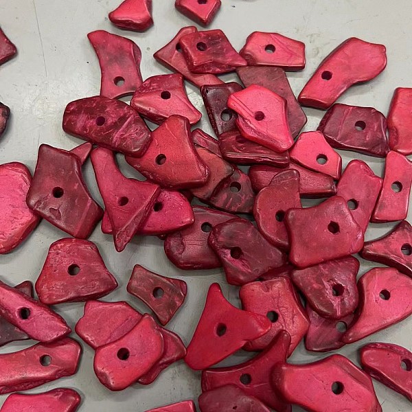 

PandaHall Dyed Chip Coconut Beads, Crimson, 14~31x8~13x2~4mm, Hole: 1.5~2mm, about 882pcs/500g Coconut Chip Pink
