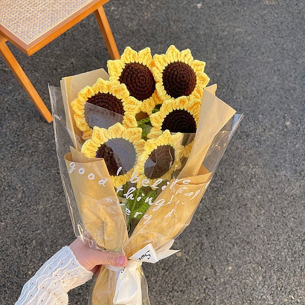 

PandaHall Crochet Sunflower Bouquet Set for Beginners, Flower Display Decoration Knitting Starter Kit, DIY Handmade Gift for Friend Lovers..., Gold