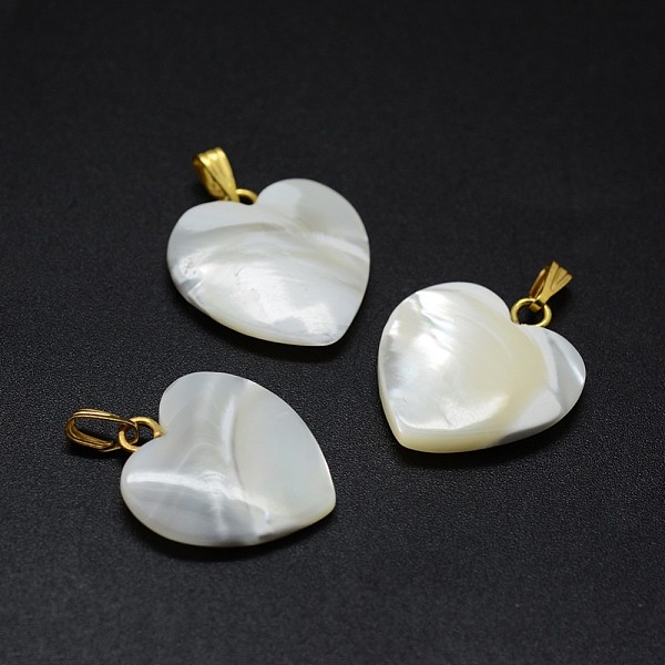 

PandaHall Shell Pendants, with Brass Findings, Heart, Golden, 19~20x17~18x3~5mm, Hole: 2x5mm Shell Heart