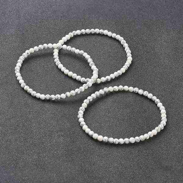 Synthetische Howlith Perlen Stretch Armbänder