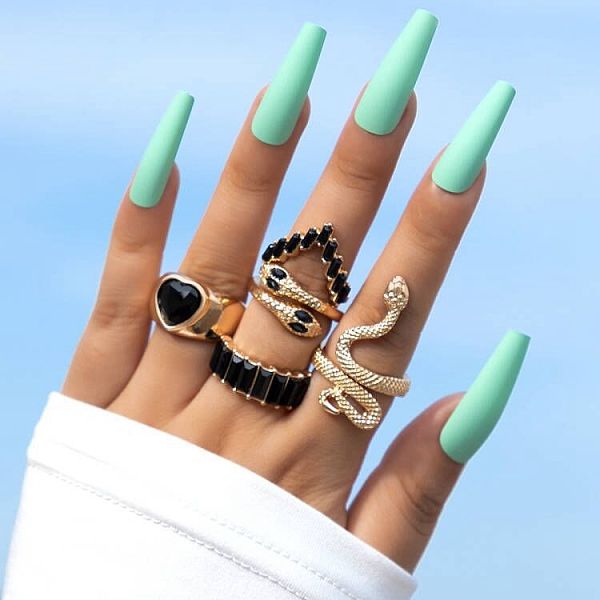 

PandaHall 5Pcs 5 Style Snake & Heart & Rectangle Rhinestone Finger Rings Set, Golden Alloy Wide Stackable Rings for Women, Jet, Inner..., Black