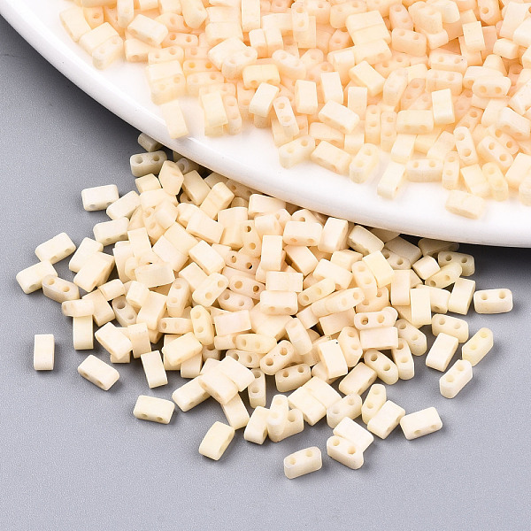 

PandaHall 2-Hole Glass Seed Beads, Baking Paint, Rectangle, PapayaWhip, 4.5~5.5x2x2~2.5mm, Hole: 0.5~0.8mm, about 2000pcs/bag Glass..., Orange