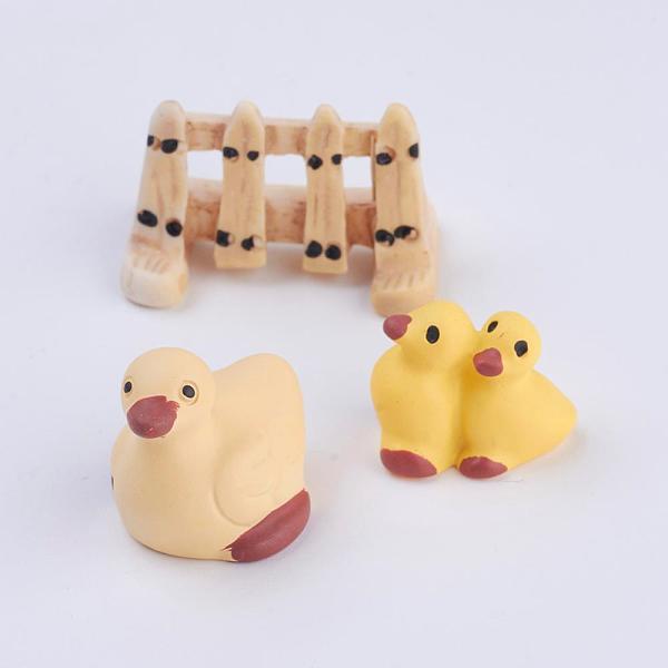 

PandaHall Resin DIY Garden Ornament, Mini Animal, Micro Landscape Dollhouse Decoration, Small Duck, Mixed Color, 14~18x18~28x11~18mm..., Multicolor
