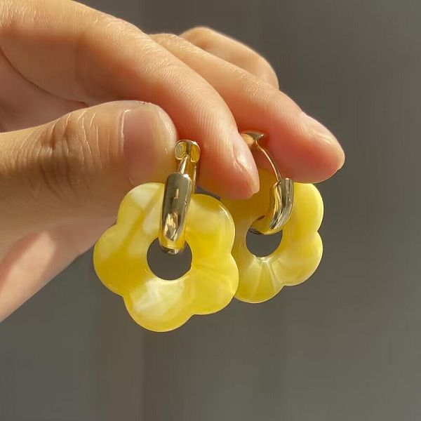 Boucles d'oreilles créoles en acier inoxydable et acrylique avec fleurs