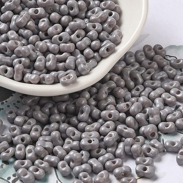 

PandaHall Baking Paint Glass Seed Beads, Peanut, Gray, 5.5~6x3~3.5x3mm, Hole: 1~1.2mm, about 4000pcs/pound Glass Peanut Gray