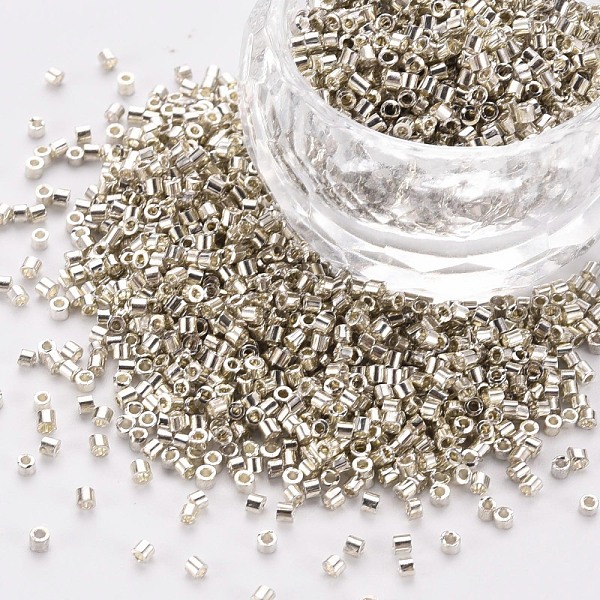 

PandaHall Plated Glass Cylinder Beads, Seed Beads, Metallic Colours, Round Hole, WhiteSmoke, 1.5~2x1~2mm, Hole: 0.8mm, about 8000pcs/bag..., White