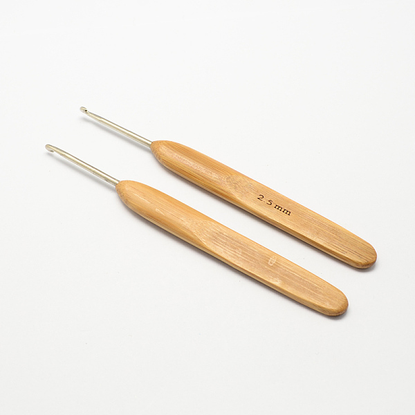 

PandaHall Bamboo Handle Iron Crochet Hook Needles, Peru, Pin: 2.5mm, 133~136x13x7mm Iron Brown
