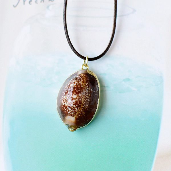 

PandaHall Natural Conch and Shell Pendant Necklaces Shell White