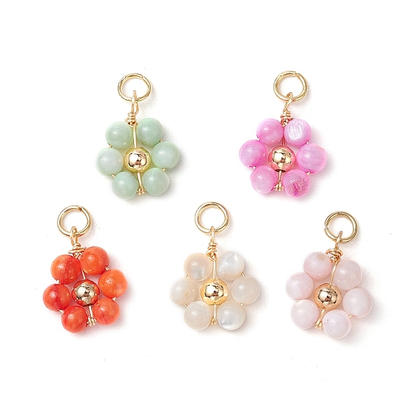 Pendentifs en forme de fleur en perles rondes en laiton et coquillages naturels teintés