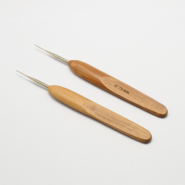 

PandaHall Bamboo Handle Iron Crochet Hook Needles, Peru, Pin: 0.75mm, 133~136x13x7mm Iron Brown