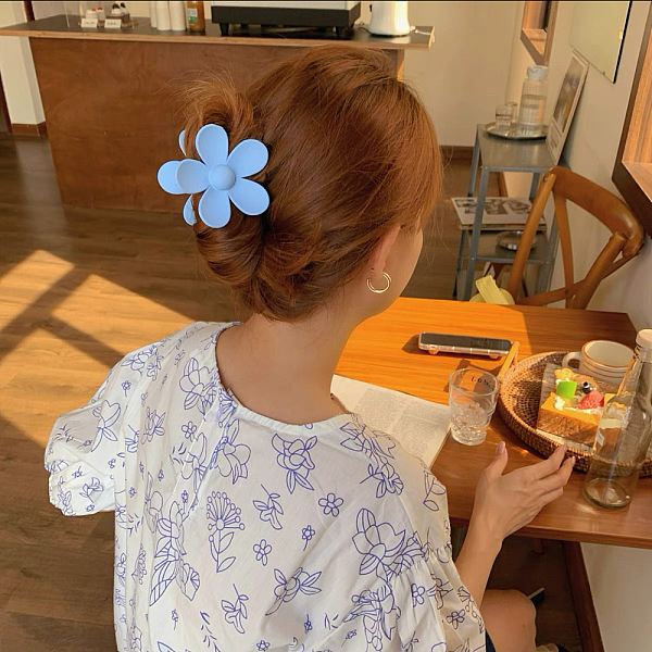 

PandaHall Flower Hair Clip for Girls - Shark Clip for Hairstyling in Summer., Flower, size 1 Plastic Flower