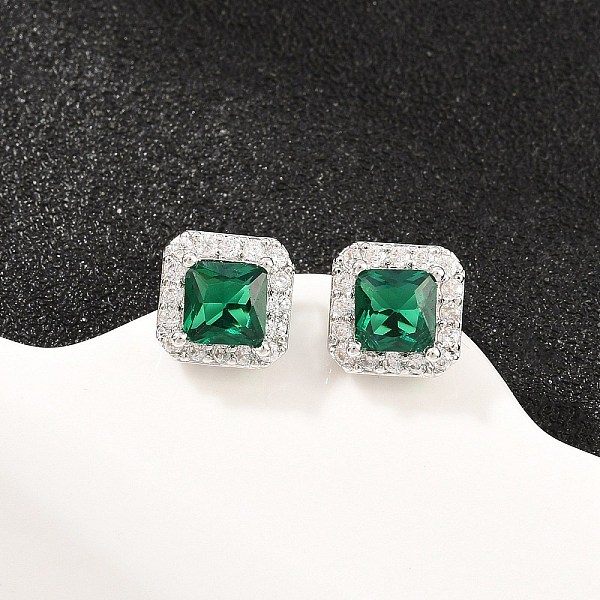 Aretes cuadrados de latón con micropavé de circonitas cúbicas