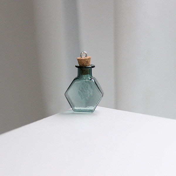 

PandaHall Miniature Hexagon Glass Bottles, with Cork Stoppers, Empty Wishing Bottles, for Dollhouse Accessories, Jewelry Making, Dark Cyan...