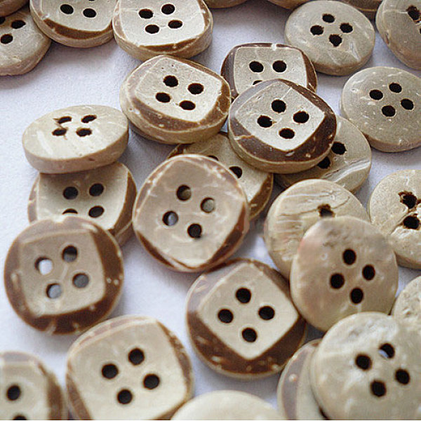 

PandaHall Shaped Buttons with 4-Hole, Coconut Button, Tan, about 12mm in diameter Coconut Orange