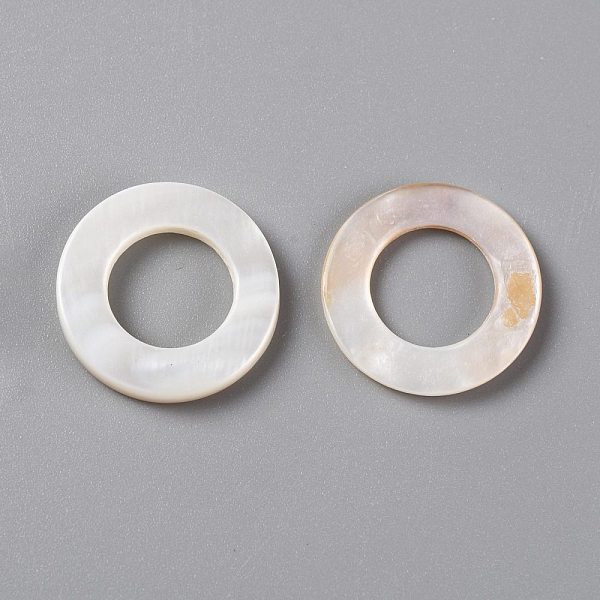

PandaHall Natural Freshwater Shell Linking Rings, Flat Round, Seashell Color, 14.5~15x2mm, Inner Diameter: 8mm Shell Flat Round