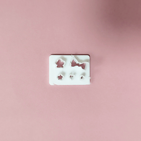 

PandaHall Plastic Plasticine Tools, Clay Cutters, Modeling Tools, WhiteSmoke, Flower, 0.35~0.8x0.35~0.8cm Plastic Flower White