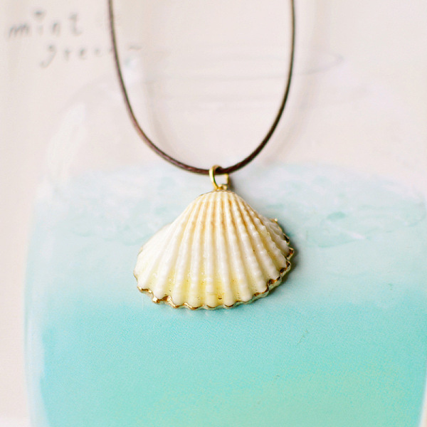 

PandaHall Natural Conch and Shell Pendant Necklaces Shell