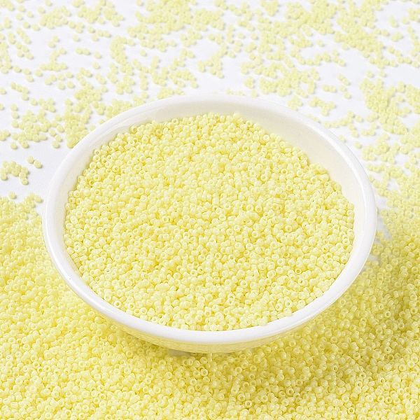 

PandaHall MIYUKI Round Rocailles Beads, Japanese Seed Beads, 15/0, (RR4451) Duracoat Dyed Opaque Light Lemon Ice, 1.5mm, Hole: 0.7mm, about..., Yellow