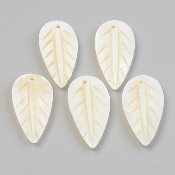 

PandaHall Natural Freshwater Shell Pendants, Leaf, Seashell Color, 29~31x13.5~15x3mm, Hole: 1.2mm Freshwater Shell Leaf